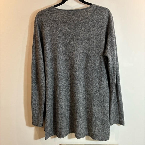 BABATON BY ARITZIA  Sz M V-Neck Long Sleeve High Low Linen Blend Sweater Top - Picture 9 of 9
